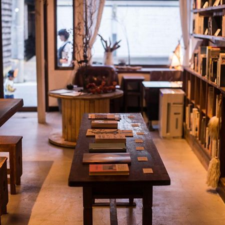 Book & Guesthouse Hitotomaru Тоёока Экстерьер фото