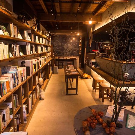 Book & Guesthouse Hitotomaru Тоёока Экстерьер фото