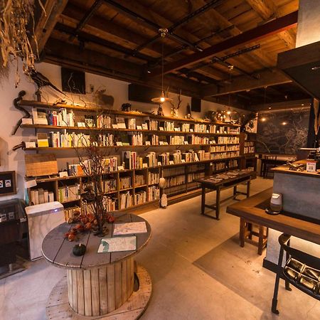 Book & Guesthouse Hitotomaru Тоёока Экстерьер фото