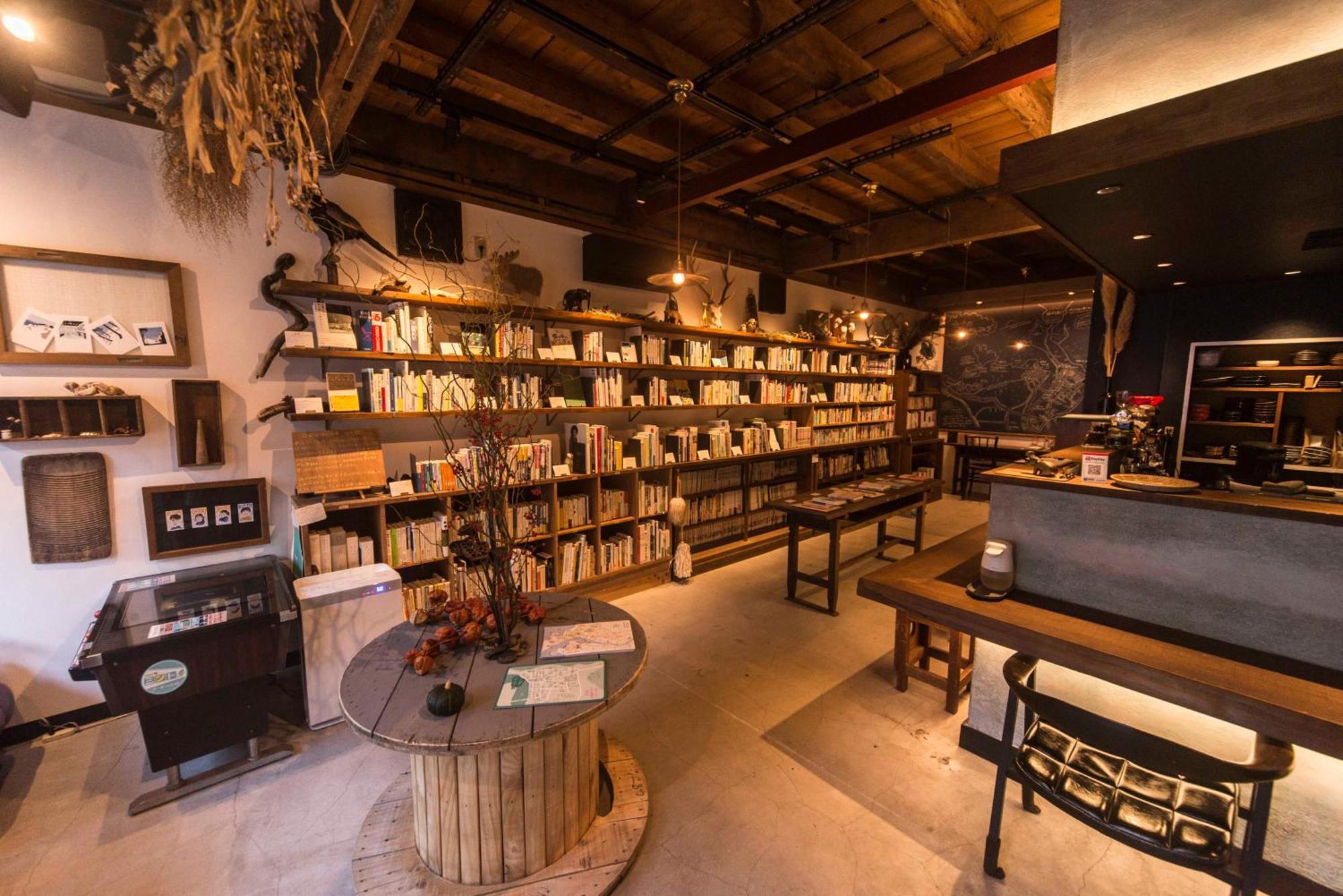 Book & Guesthouse Hitotomaru Тоёока Экстерьер фото
