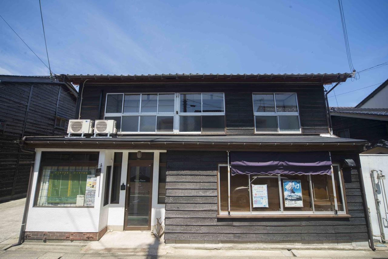 Book & Guesthouse Hitotomaru Тоёока Экстерьер фото